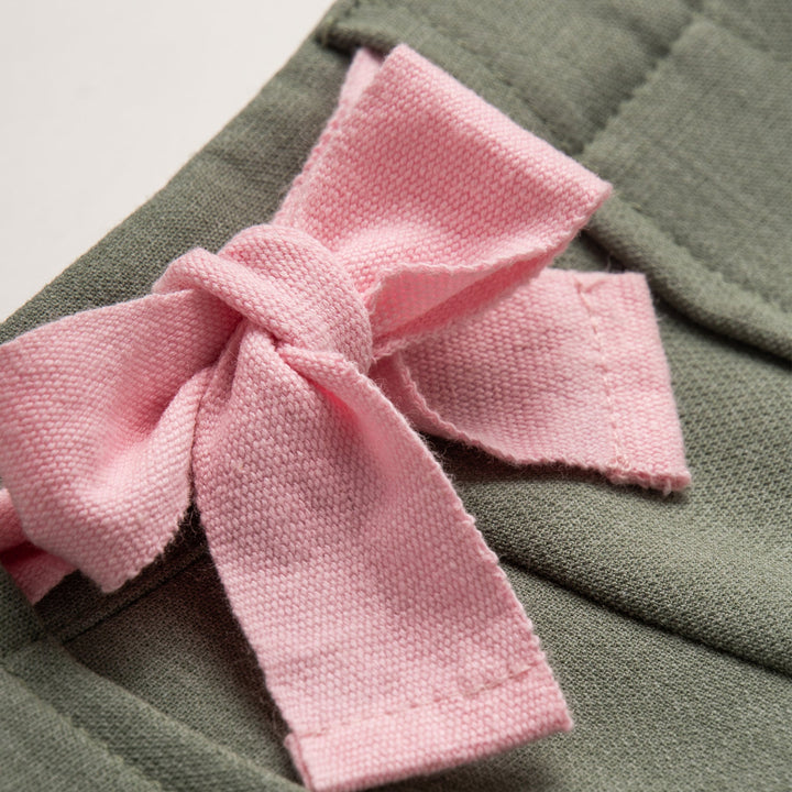 Green Pocket shorts, a pink bow waist fastening at the front. 