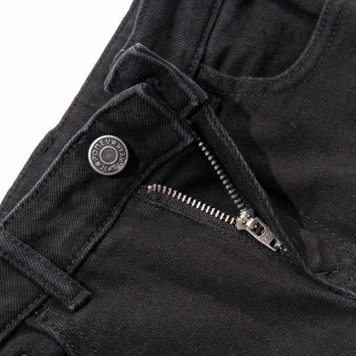 Elasticated Black Jeans, front zipper and button fastening. Embroidered back pockets, adjustable button included in the waist band.  