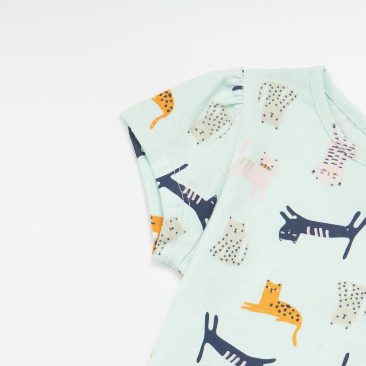 Green Falling Cats t-shirt, short sleeve and a buttoned nape. 