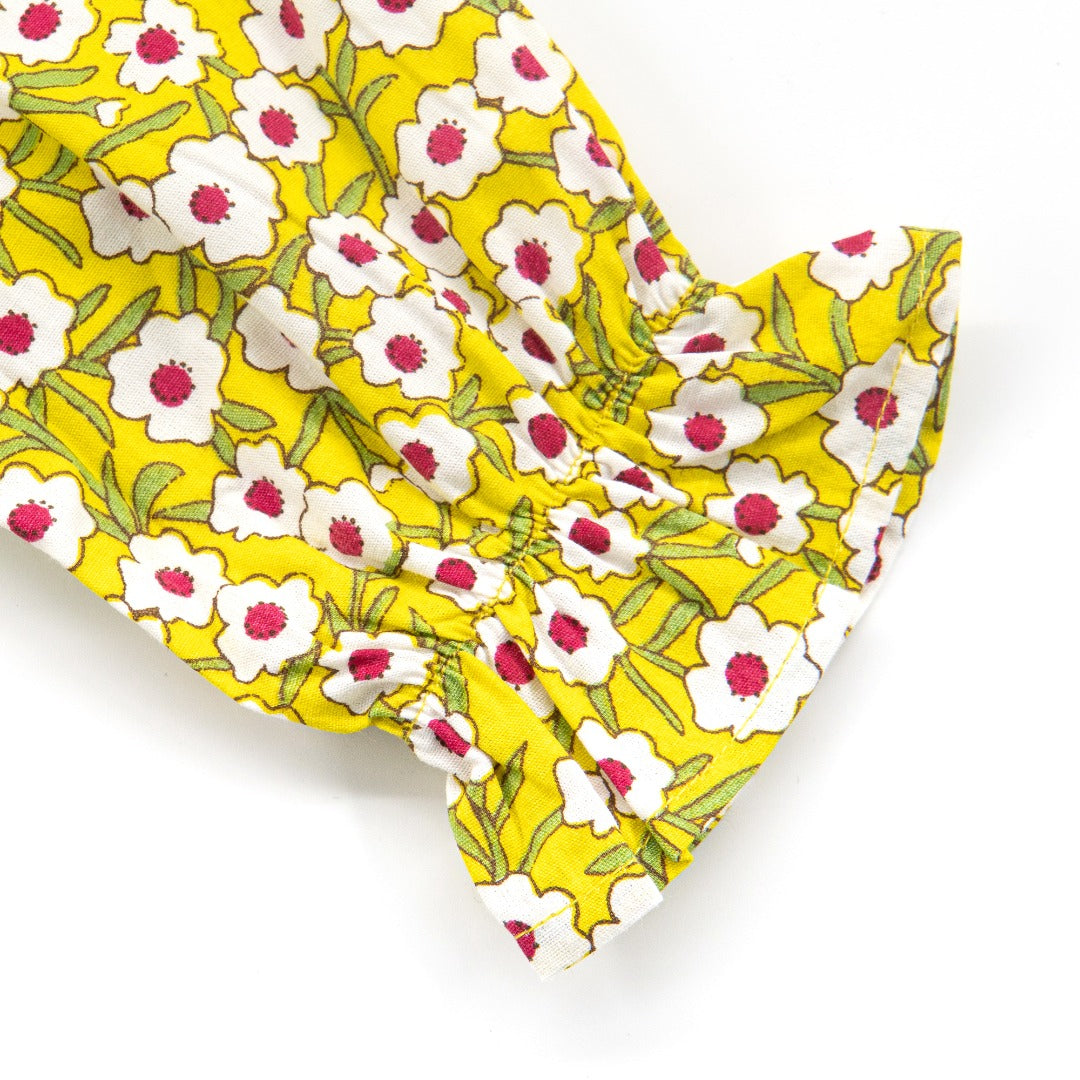 Yellow floral blouses, ruffled sleeves, a ribbon and a ruffled waist. Button fastenings included. 