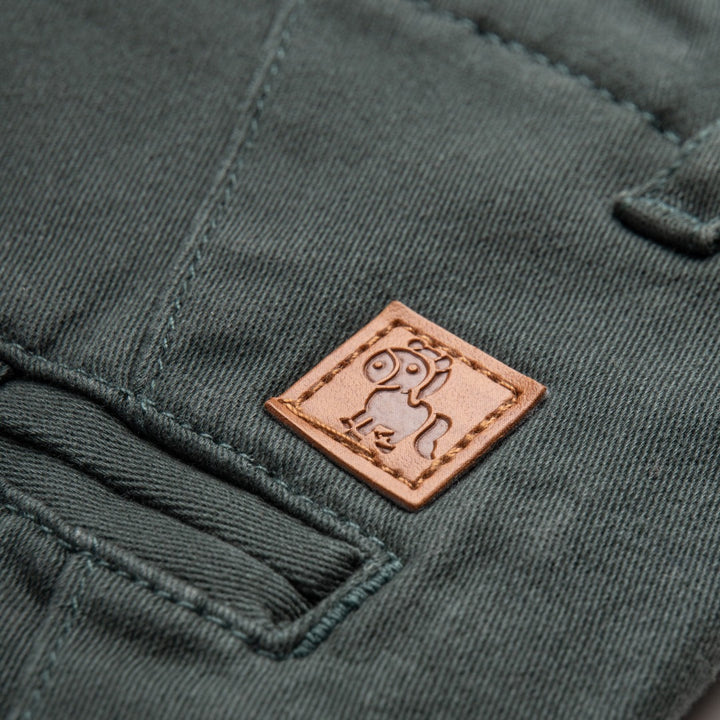 Pine green straight trousers, front pockets, buttoned pockets. Poney logo attached at the back. 