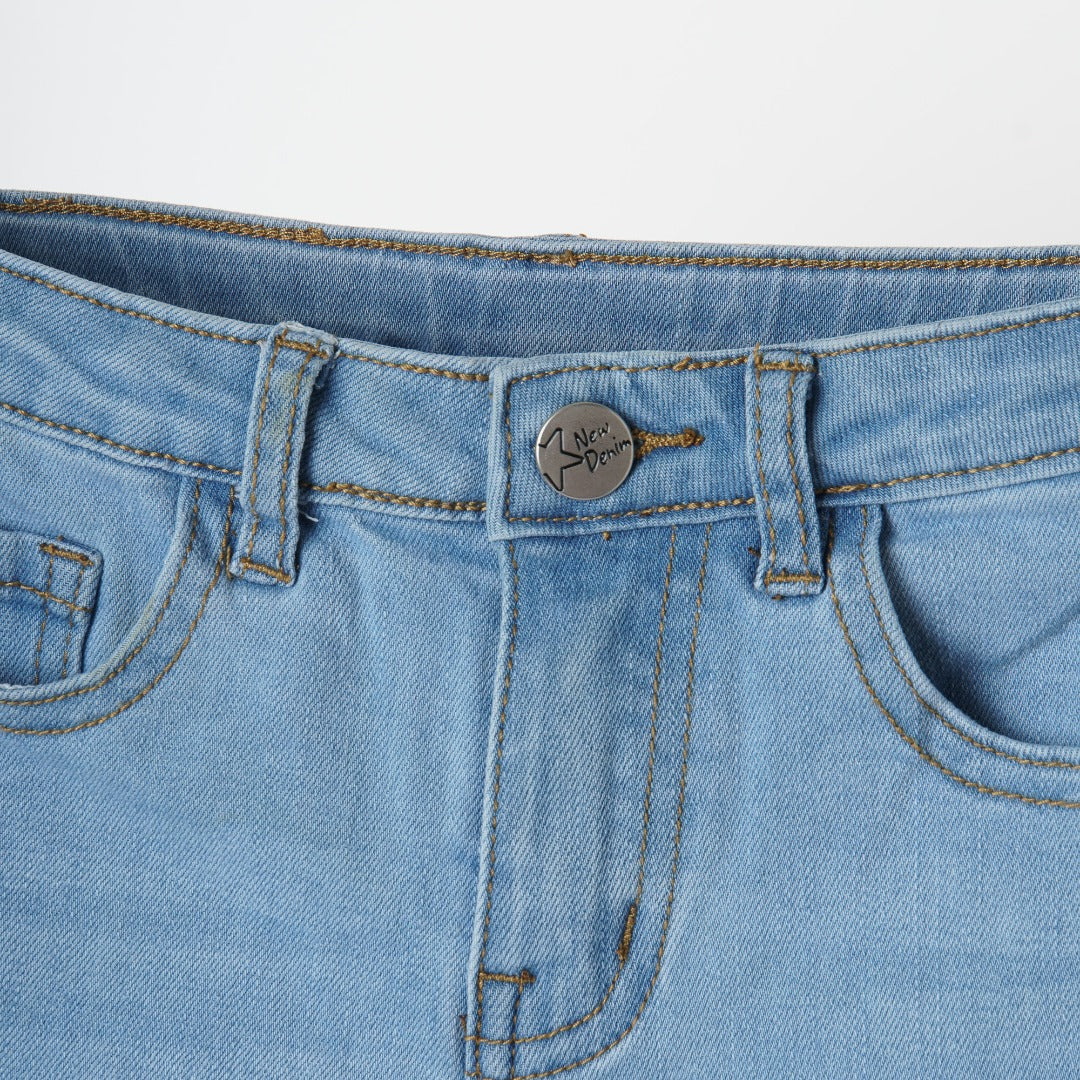 Smart, traditional, slightly distressed denim with front button/zipper fastening. Front and back pockets included, stitched slit hem at the bottom. 