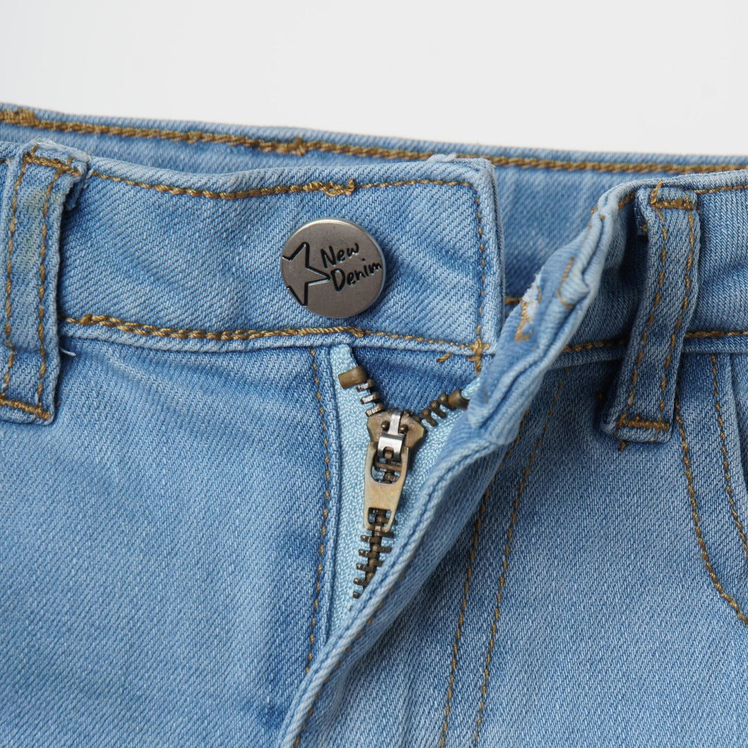 Smart, traditional, slightly distressed denim with front button/zipper fastening. Front and back pockets included, stitched slit hem at the bottom. 