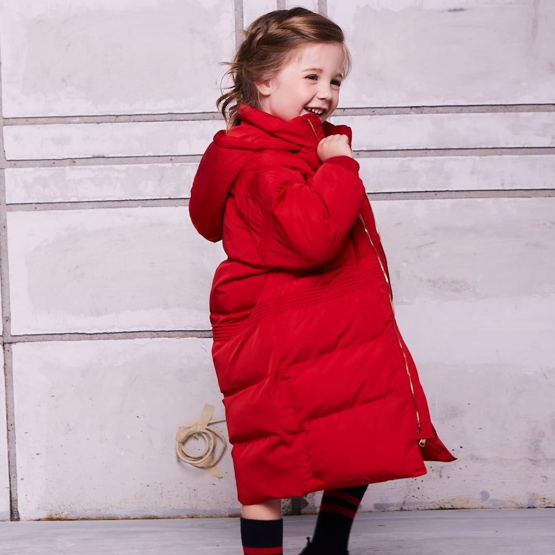 A double padded long coat with a hoodie. Added stylish pleates design at the sleeves and front lobes of the jacket. Two front pockets, metallic zipper and ribbed cuffs added. 