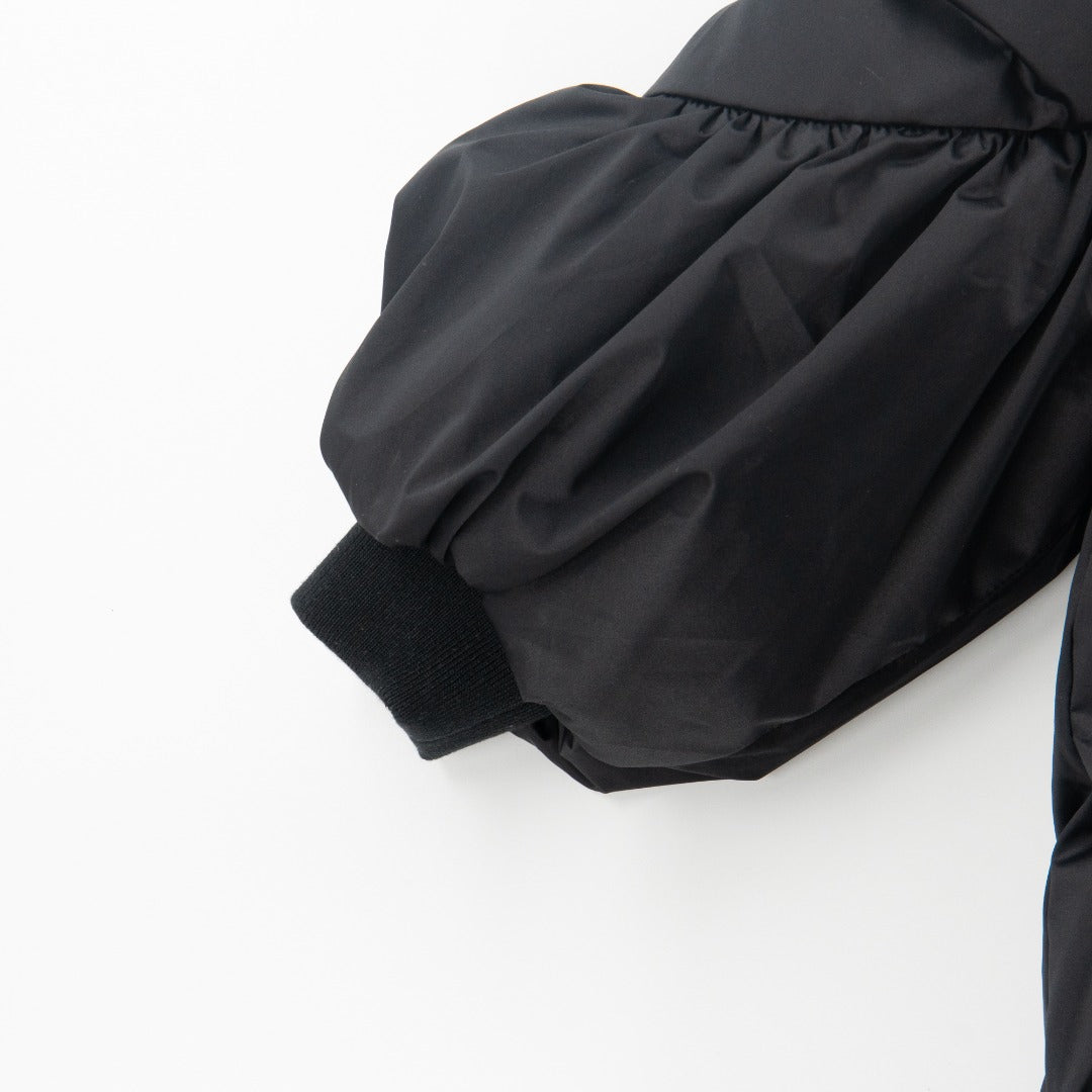 Double Puff sleeve, Black hooded jacket, two front pockets, zipper fastening and rib-knit cuffs. 